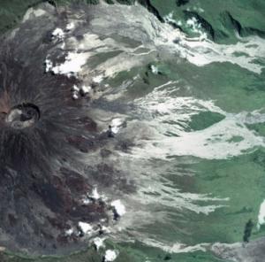 Le volcan le piton de la fournaise vue de l espace